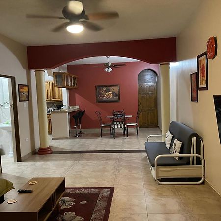 Le Quad - One Bedroom & Studio Apt - Private, Spacious & Secured Kingston Eksteriør bilde