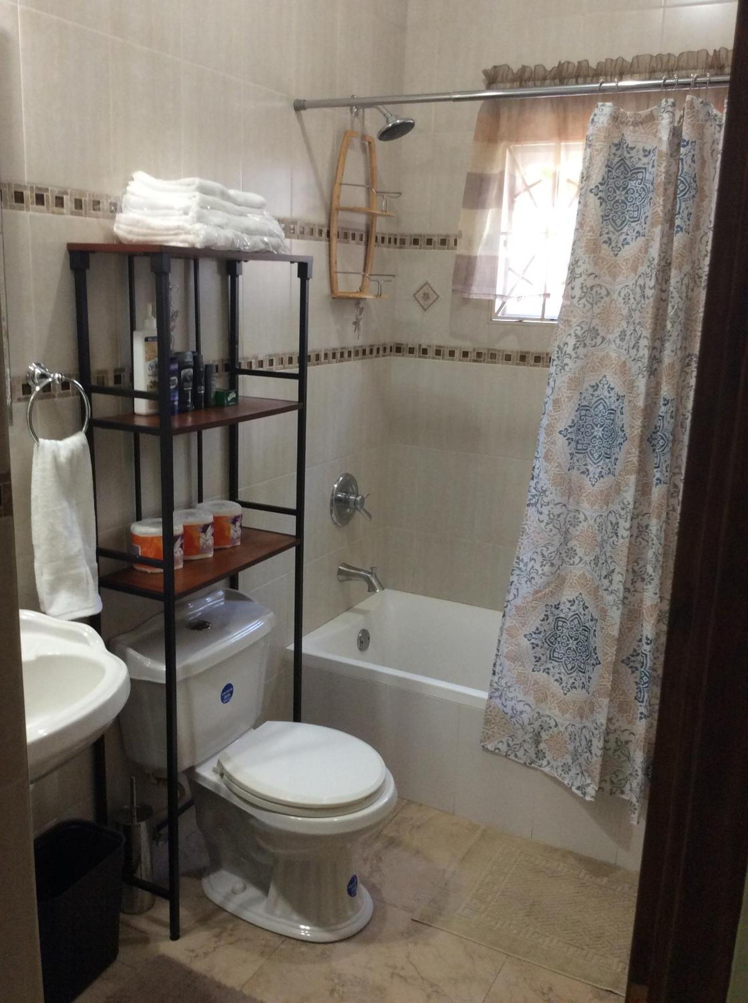 Le Quad - One Bedroom & Studio Apt - Private, Spacious & Secured Kingston Eksteriør bilde