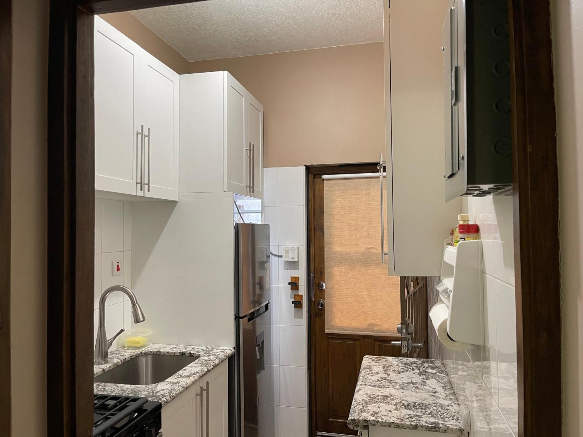 Le Quad - One Bedroom & Studio Apt - Private, Spacious & Secured Kingston Eksteriør bilde