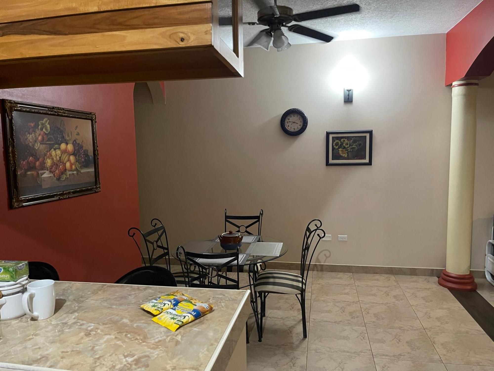 Le Quad - One Bedroom & Studio Apt - Private, Spacious & Secured Kingston Eksteriør bilde